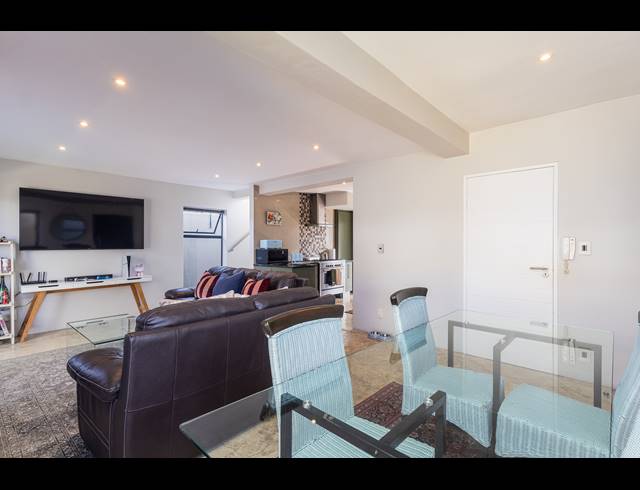 2 BEDROOM FREEHOLD TO LET IN KENRIDGE